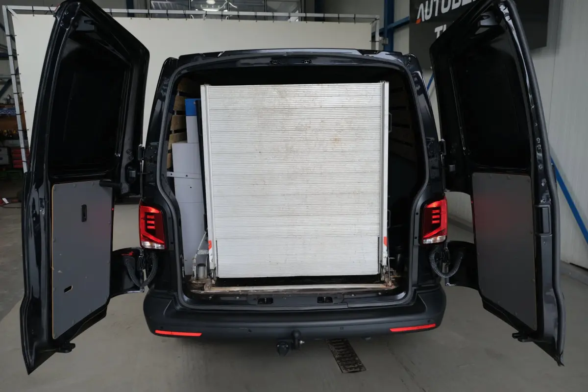 2.0 TDI 150PK L2H1 28 Comfortline Automaat - Airco, Cruise, Navi, PDC, Camera, Carplay, Trekhaak.