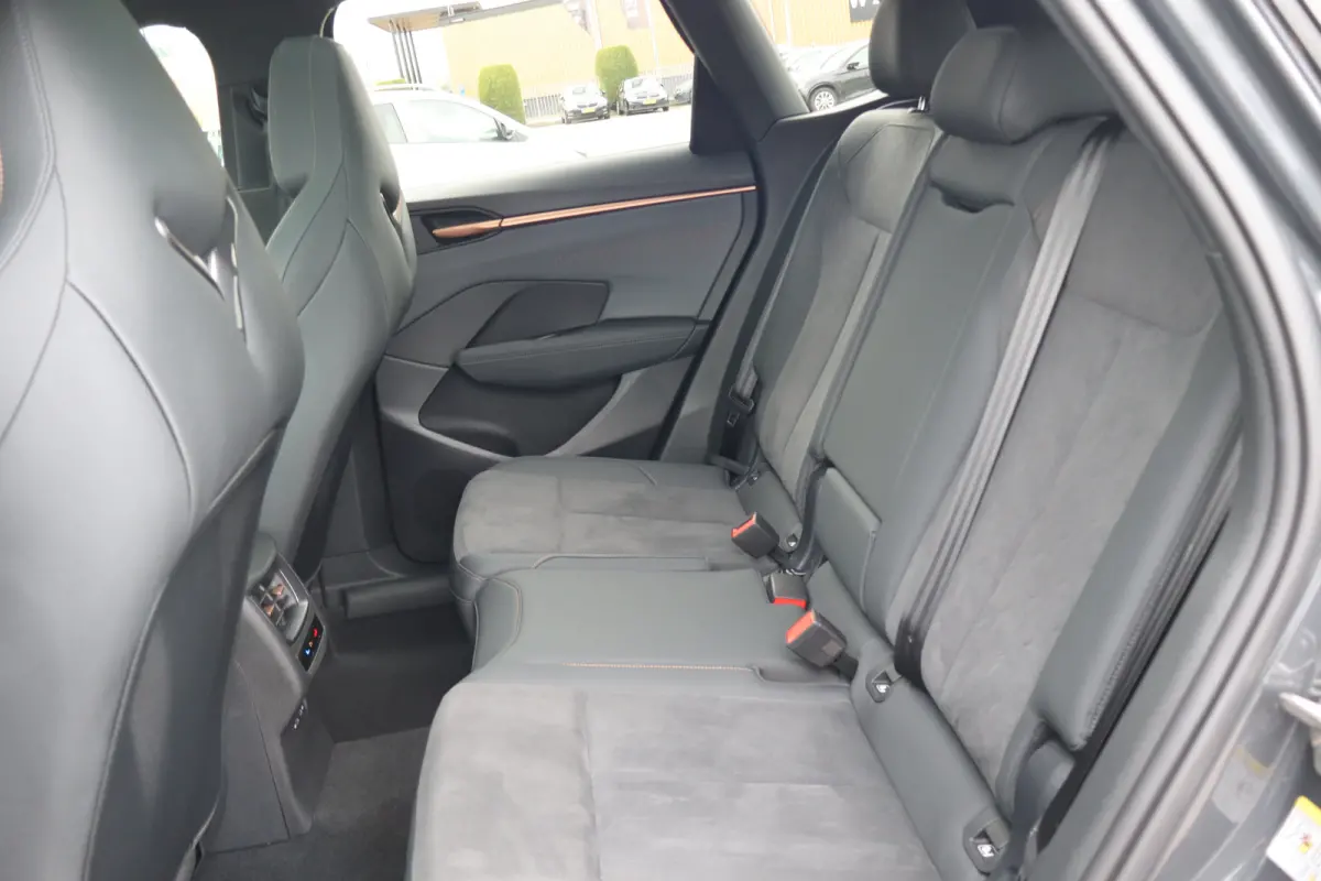 1.5 TSI e-Hybrid 272pk VZ Performance | "Immersive by Sennheiser" premium sound system package | Adaptief demping systeem | Alcantara bekleding