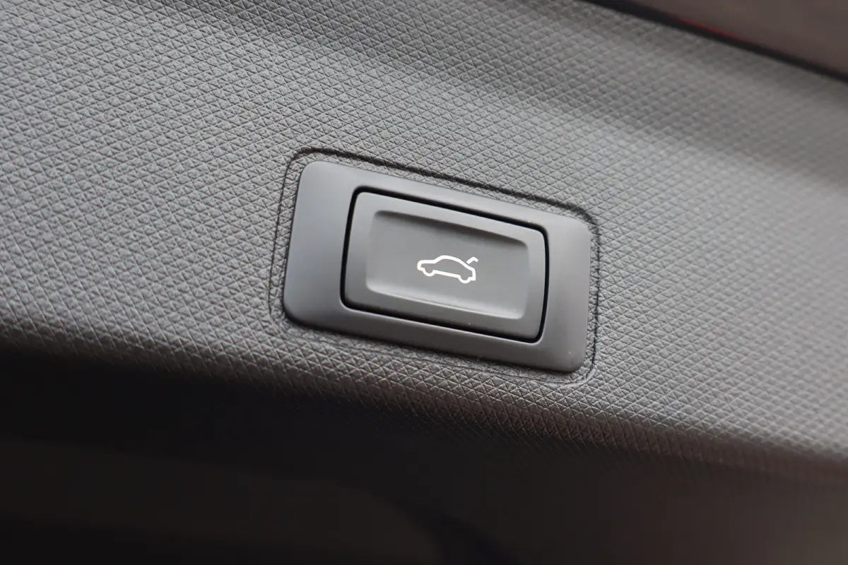 1.5 TSI e-Hybrid 272pk VZ Performance | "Immersive by Sennheiser" premium sound system package | Adaptief demping systeem | Alcantara bekleding