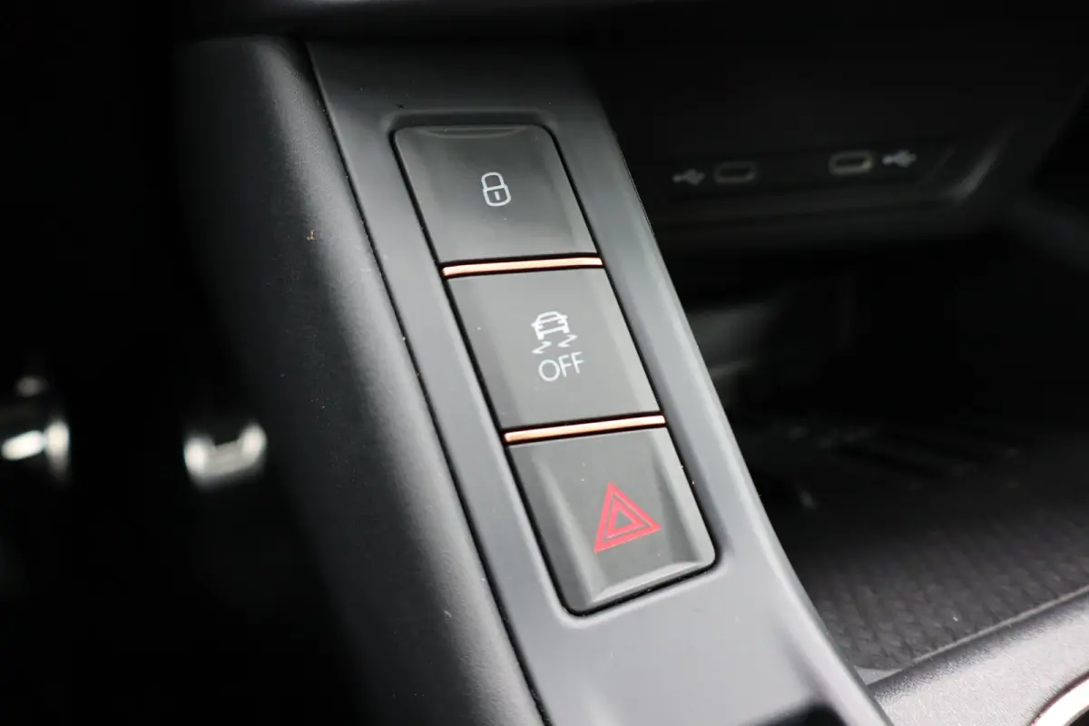 1.5 TSI e-Hybrid 272pk VZ Performance | "Immersive by Sennheiser" premium sound system package | Adaptief demping systeem | Alcantara bekleding