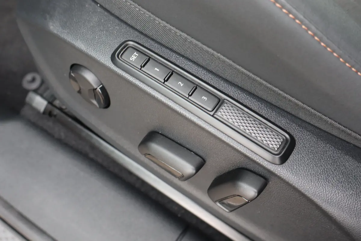 1.5 TSI e-Hybrid 272pk VZ Performance | "Immersive by Sennheiser" premium sound system package | Adaptief demping systeem | Alcantara bekleding