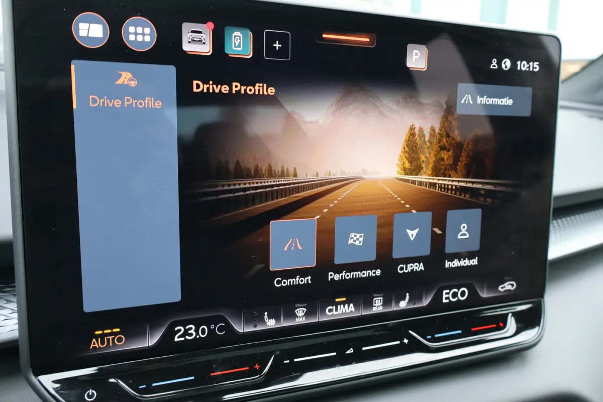 1.5 TSI e-Hybrid 272pk VZ Performance | "Immersive by Sennheiser" premium sound system package | Adaptief demping systeem | Alcantara bekleding