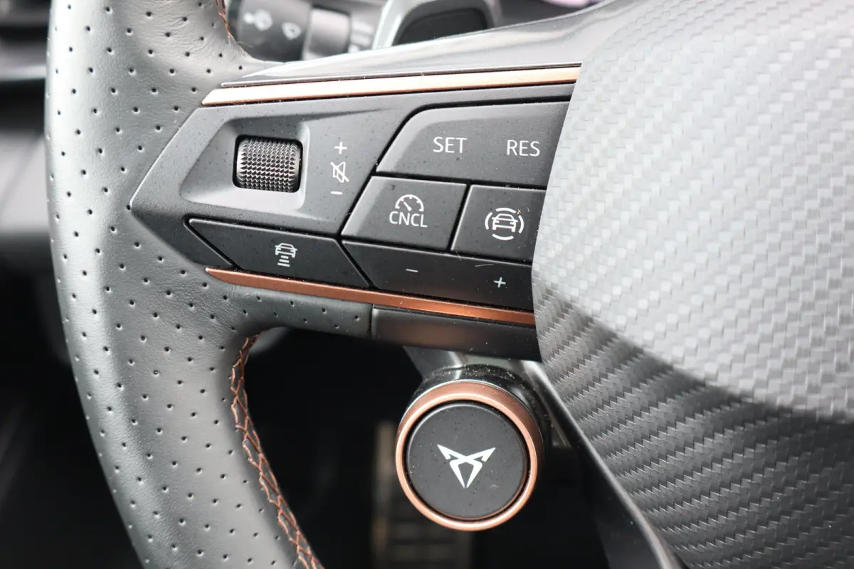 1.5 TSI e-Hybrid 272pk VZ Performance | "Immersive by Sennheiser" premium sound system package | Adaptief demping systeem | Alcantara bekleding