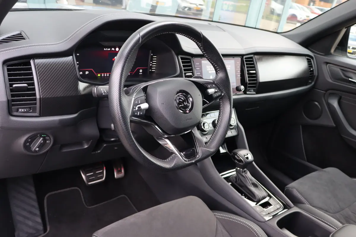 1.5 TSI MHEV Sportline Business 150PK | Achteruitrijcamera | Dodehoek detectie | Keyless entry