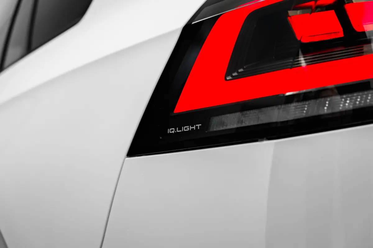 1.5 eTSI R-Line Edition 7-DSG/AUTO | Achteruitrijcamera | Airco (automatisch) | Apple Carplay/Android Auto|telefoonintegratie premium