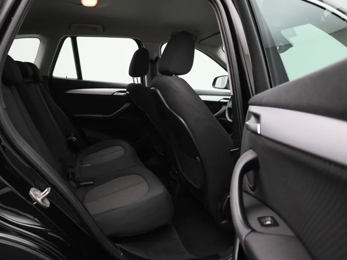sDrive 18i | Airco | Navigatie | Parkeersensoren |