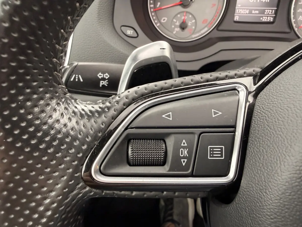 2.5 TFSI RS Q3 340PK QUATTRO PERFORMANCE PANORAMDAK BOSE CARBON LEER NAVI MATRIX