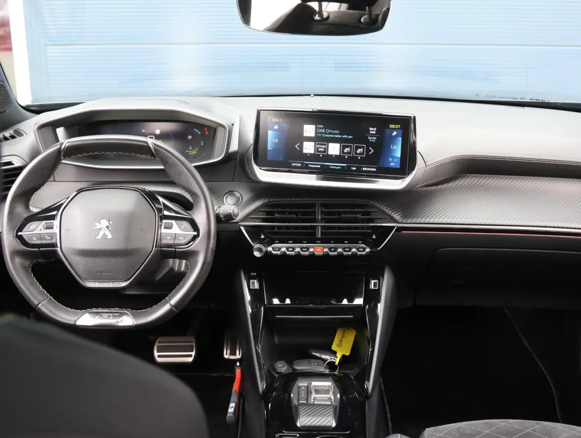 EV GT Pack 50 kWh 1ste Eigenaar | Panorama-dak | Stoelverwarming | LED | Keyless | 18" LMV | Apple Carplay & Android Auto