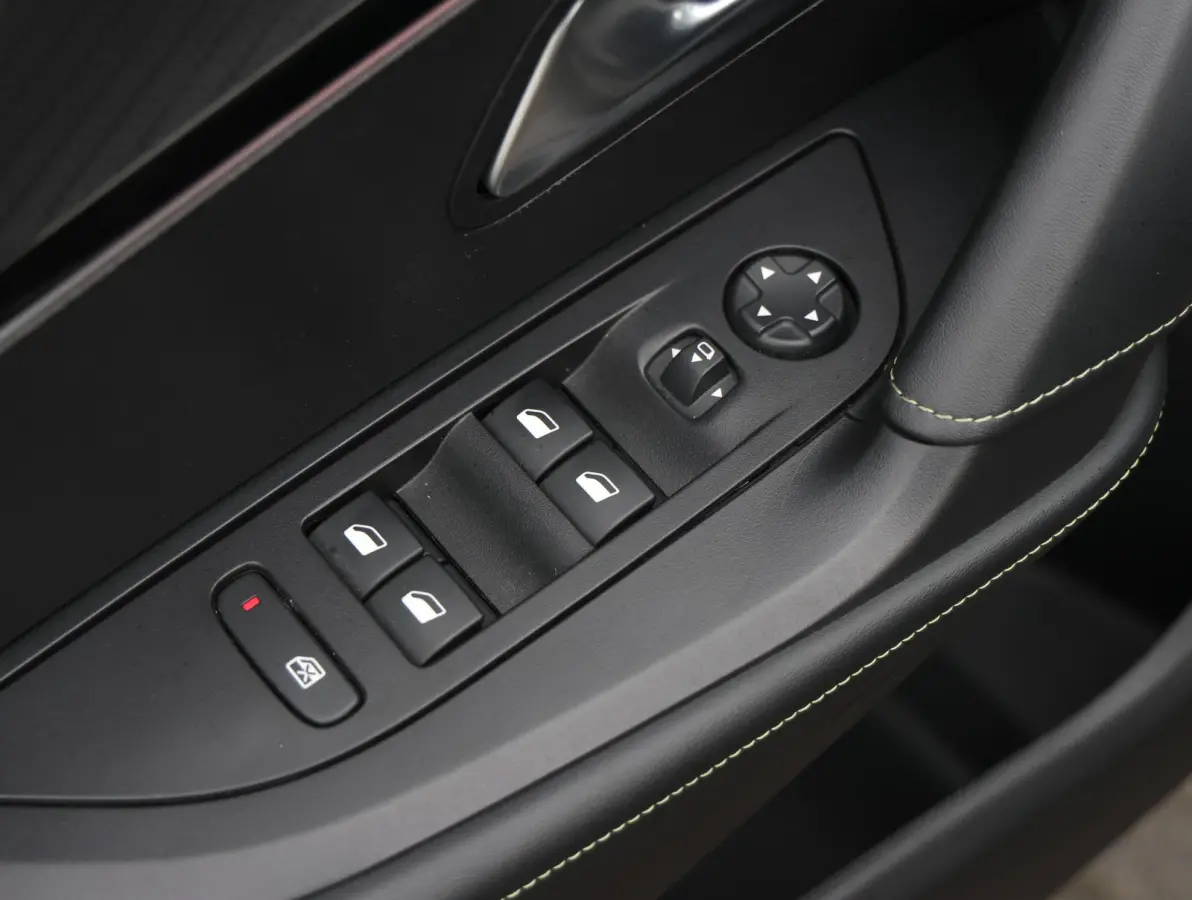 EV GT Pack 50 kWh 1ste Eigenaar | Panorama-dak | Stoelverwarming | LED | Keyless | 18" LMV | Apple Carplay & Android Auto