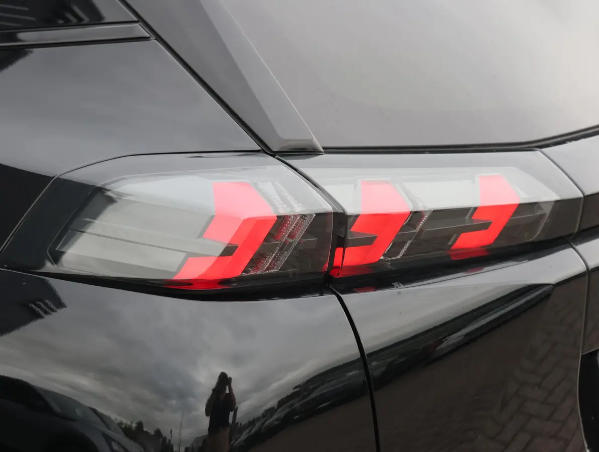 EV GT Pack 50 kWh 1ste Eigenaar | Panorama-dak | Stoelverwarming | LED | Keyless | 18" LMV | Apple Carplay & Android Auto