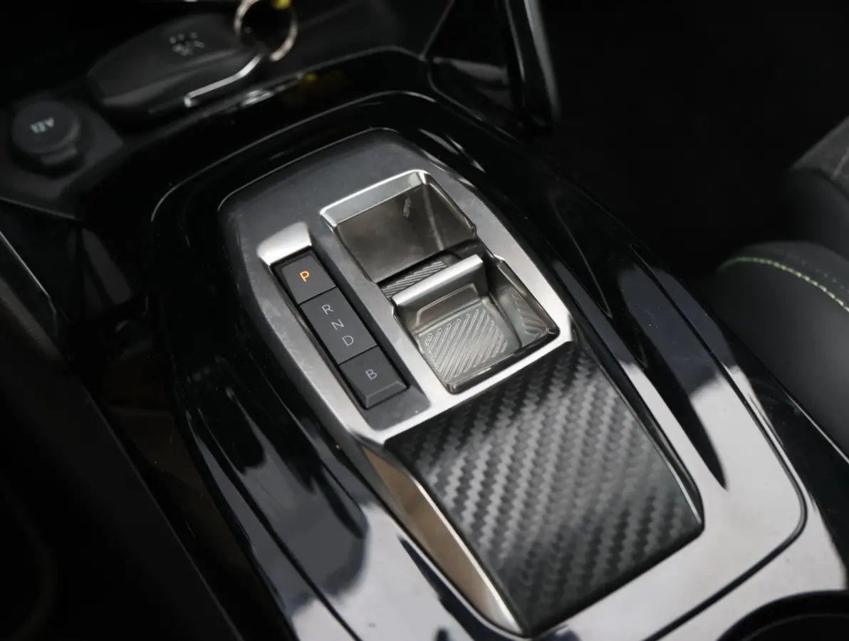 EV GT Pack 50 kWh 1ste Eigenaar | Panorama-dak | Stoelverwarming | LED | Keyless | 18" LMV | Apple Carplay & Android Auto