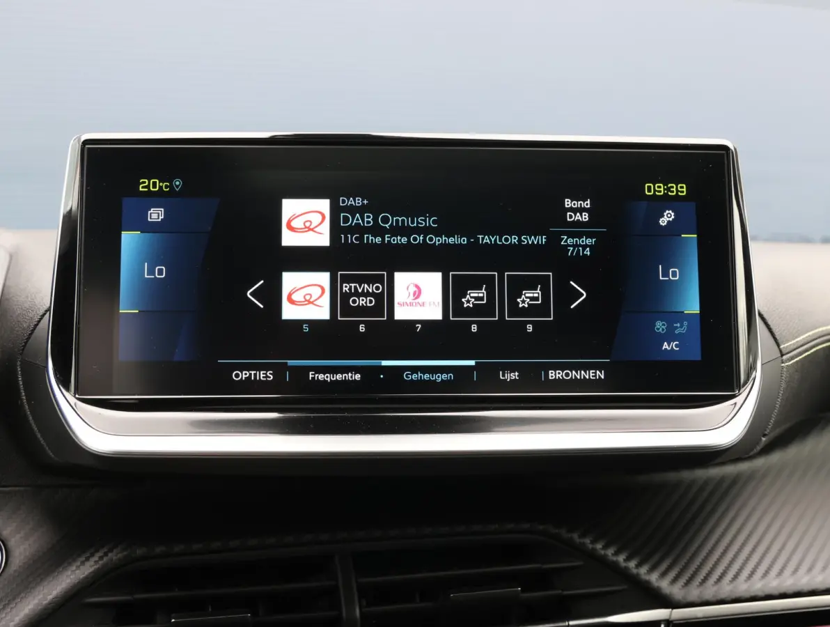 EV GT Pack 50 kWh 1ste Eigenaar | Panorama-dak | Stoelverwarming | LED | Keyless | 18" LMV | Apple Carplay & Android Auto