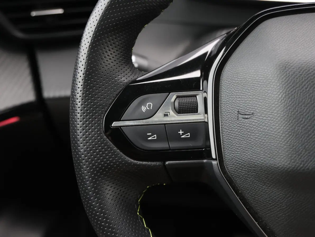 EV GT Pack 50 kWh 1ste Eigenaar | Panorama-dak | Stoelverwarming | LED | Keyless | 18" LMV | Apple Carplay & Android Auto