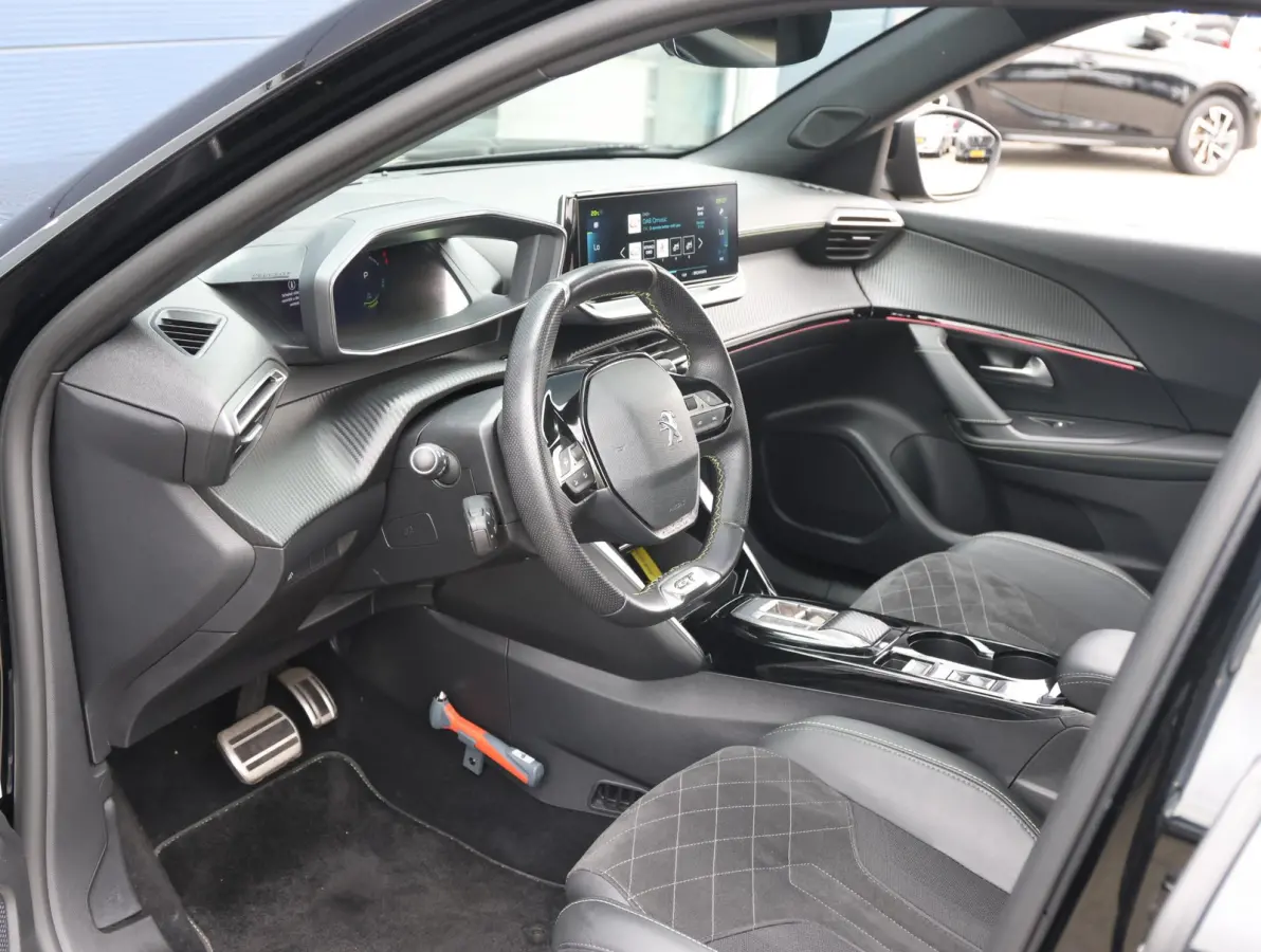 EV GT Pack 50 kWh 1ste Eigenaar | Panorama-dak | Stoelverwarming | LED | Keyless | 18" LMV | Apple Carplay & Android Auto