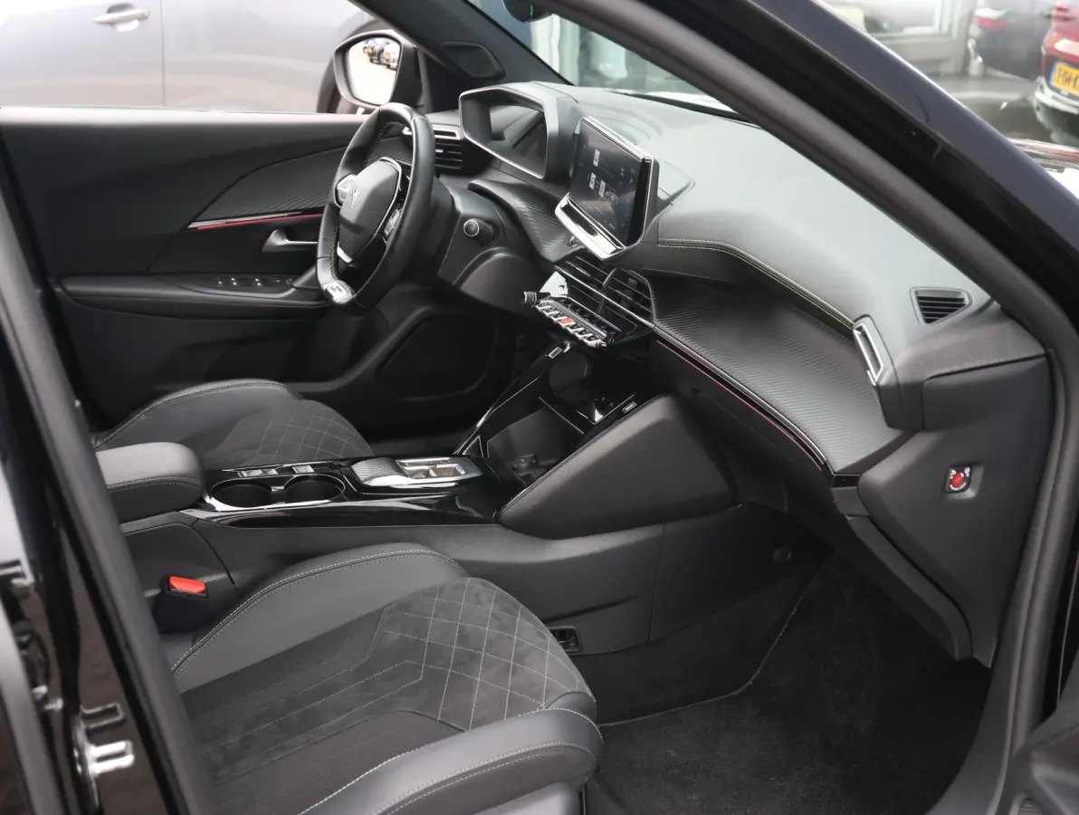 EV GT Pack 50 kWh 1ste Eigenaar | Panorama-dak | Stoelverwarming | LED | Keyless | 18" LMV | Apple Carplay & Android Auto