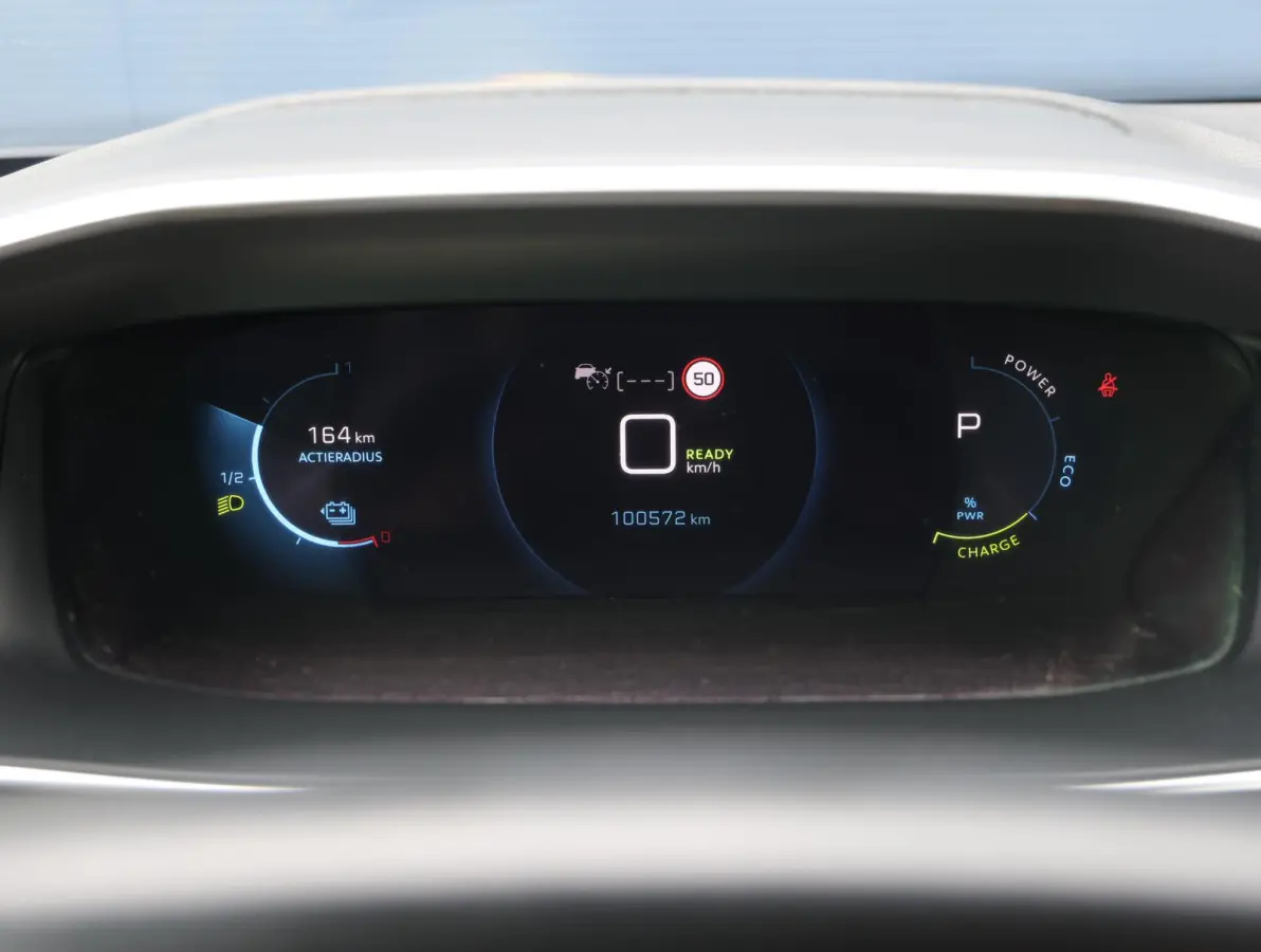 EV GT Pack 50 kWh 1ste Eigenaar | Panorama-dak | Stoelverwarming | LED | Keyless | 18" LMV | Apple Carplay & Android Auto