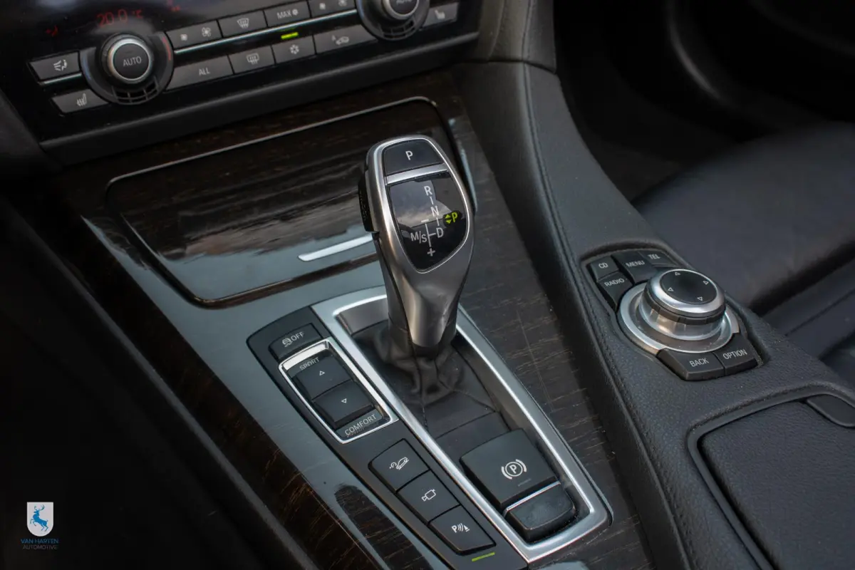 650xi High Executive Vermilion Rood / 20'' Lichtmetalen velgen / NL auto