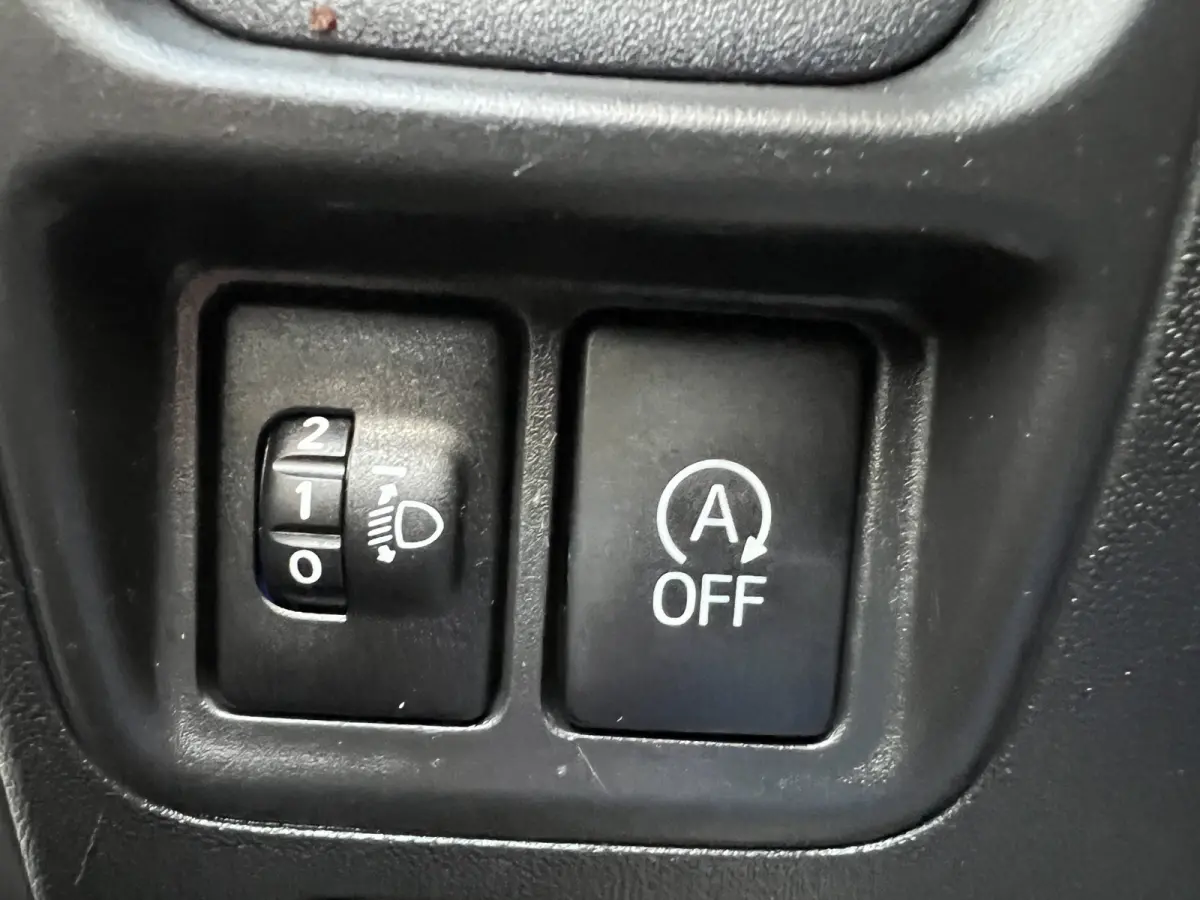 1.0 VTi Feel Airco/Cruise-Controle/ 5- Deurs