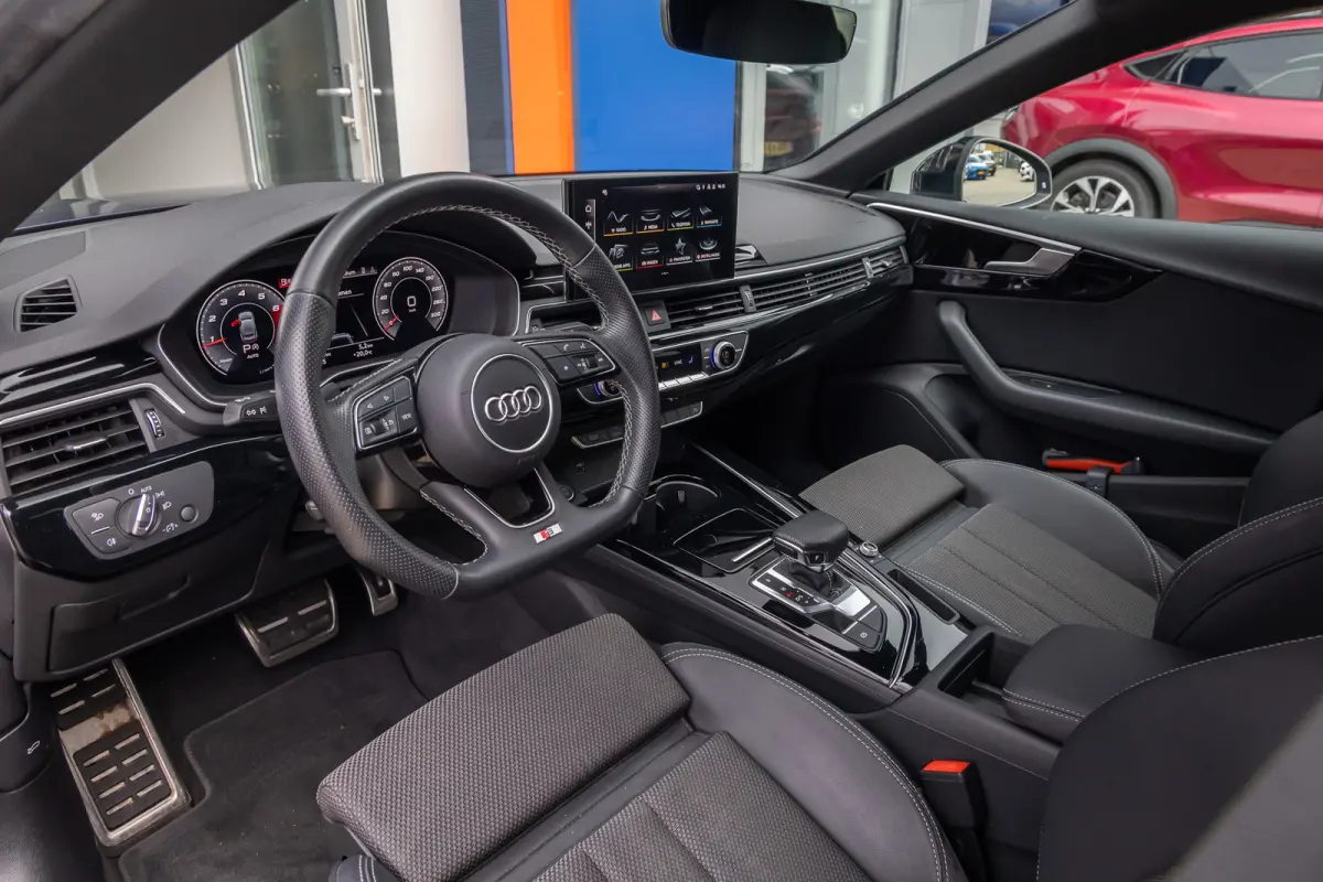 40 TFSI S edition Competition | S Line | Digitaal dashboard | Matrix LED | 19'' | Keyless | Elektrisch bedienbare achterklep | Alcantara bekleding | Cruise control | Electronic climate contr