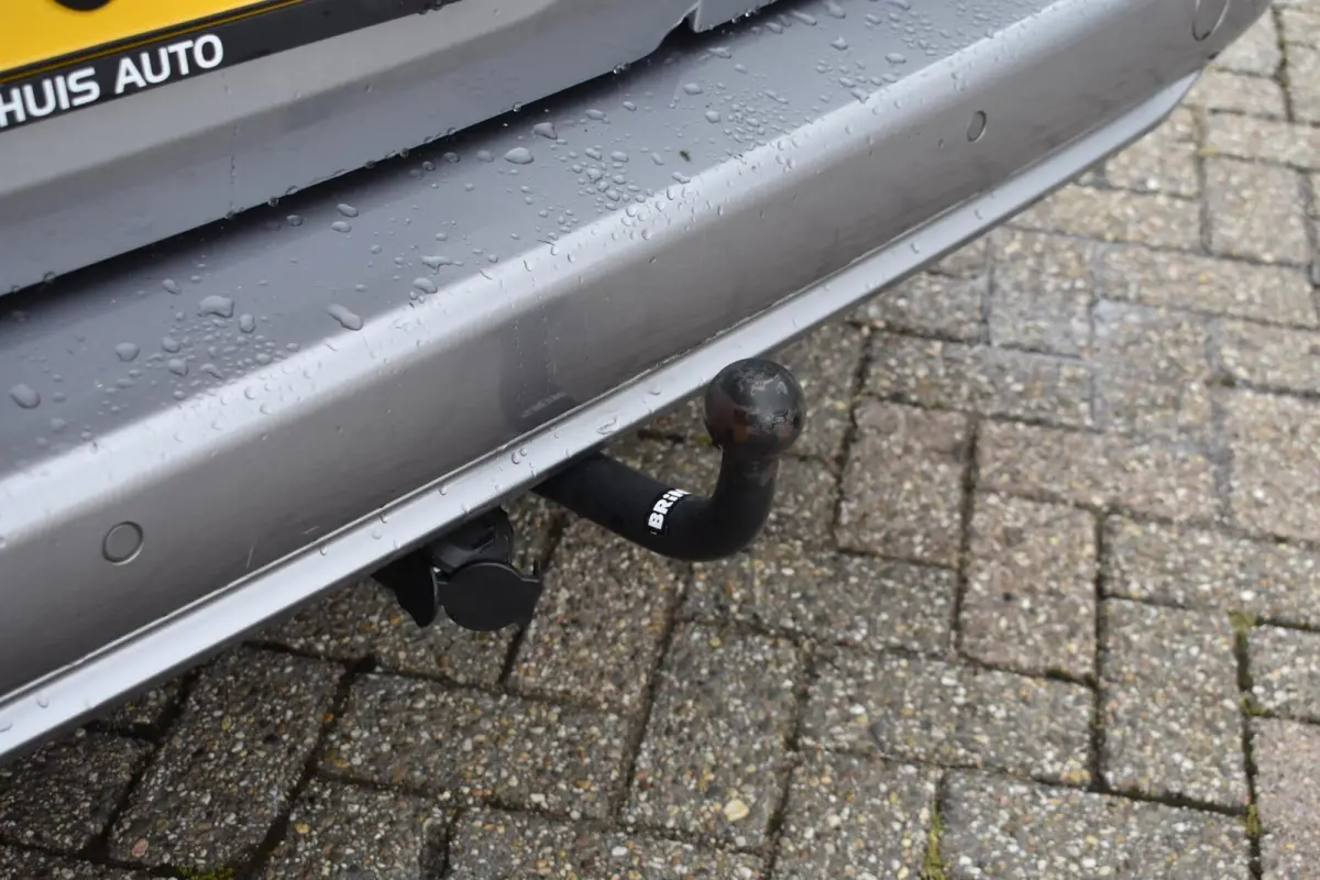 1.6D L2H1 Innovation | Trekhaak | Extra Sloten | Dak Ventilatie |