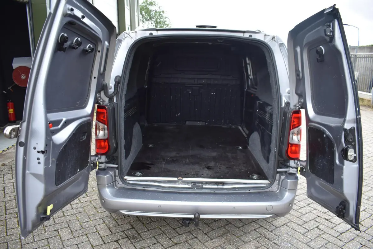 1.6D L2H1 Innovation | Trekhaak | Extra Sloten | Dak Ventilatie |