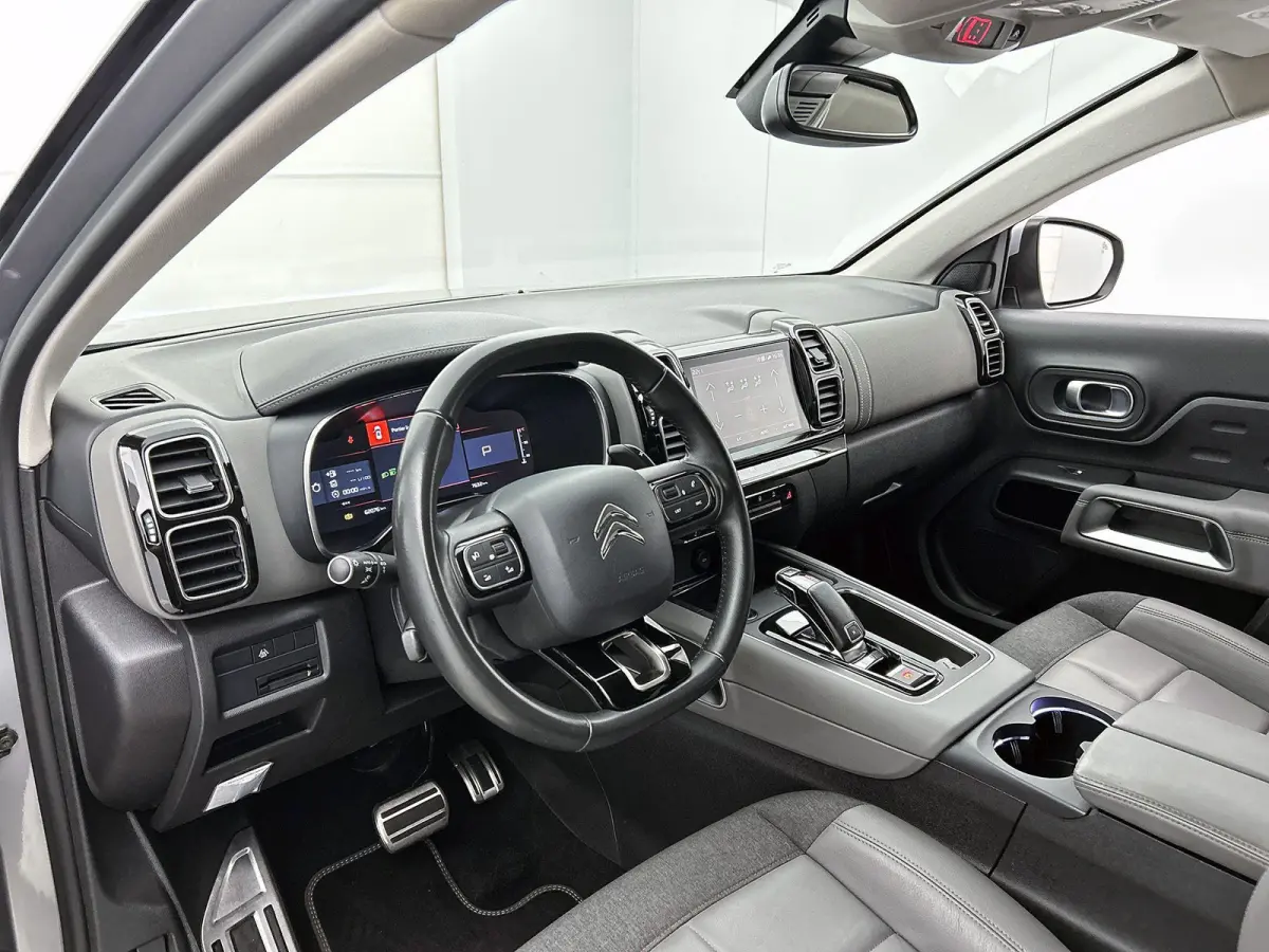 SUV Business Plus 130pk Automaat | Navigatie | Achteruitrijcamera | Climate Control | Adaptieve Cruise Control | Half lederen comfortstoelen | Led koplampen | Parkeersensoren v+a | Keyless |