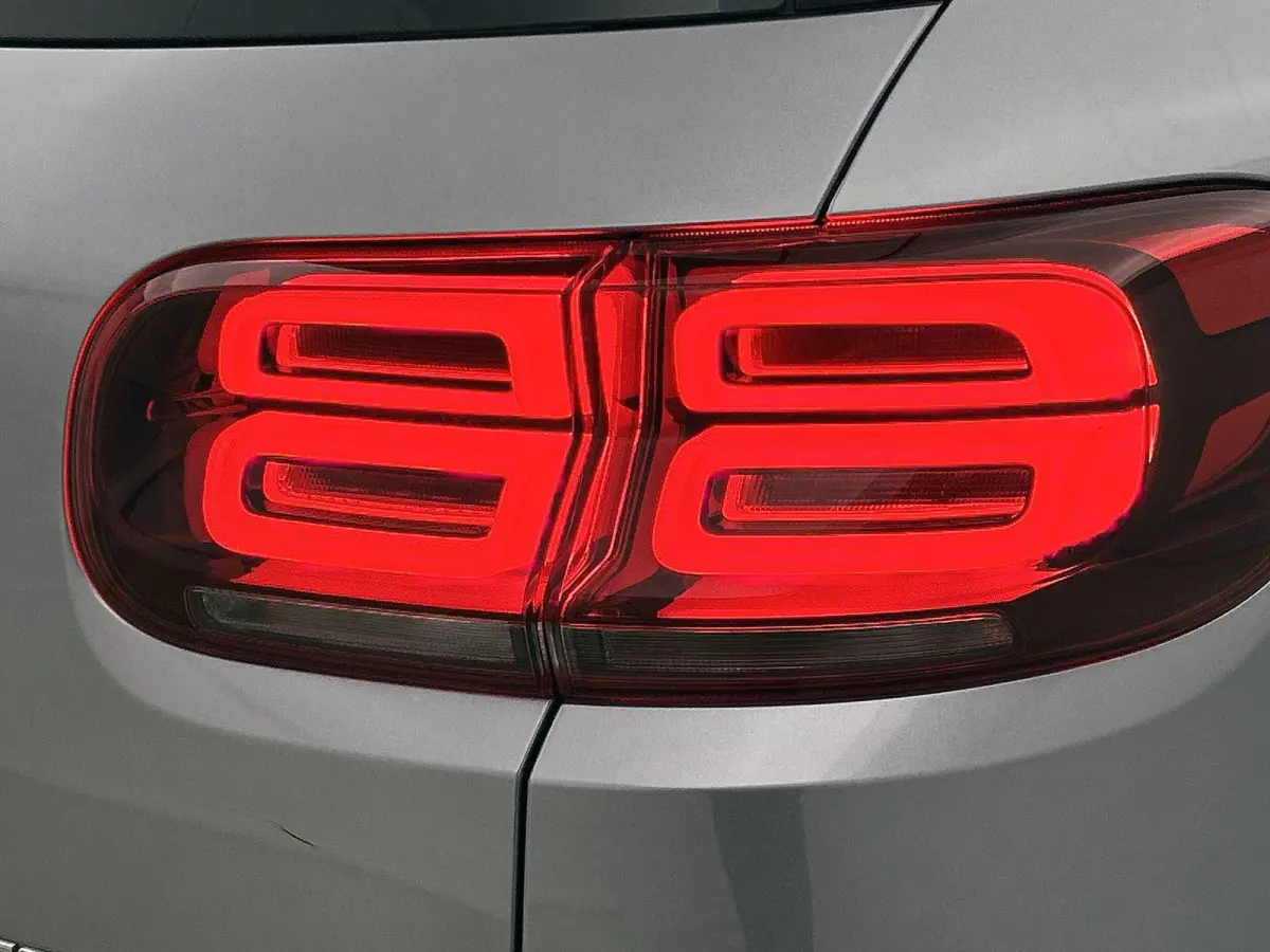 SUV Business Plus 130pk Automaat | Navigatie | Achteruitrijcamera | Climate Control | Adaptieve Cruise Control | Half lederen comfortstoelen | Led koplampen | Parkeersensoren v+a | Keyless |