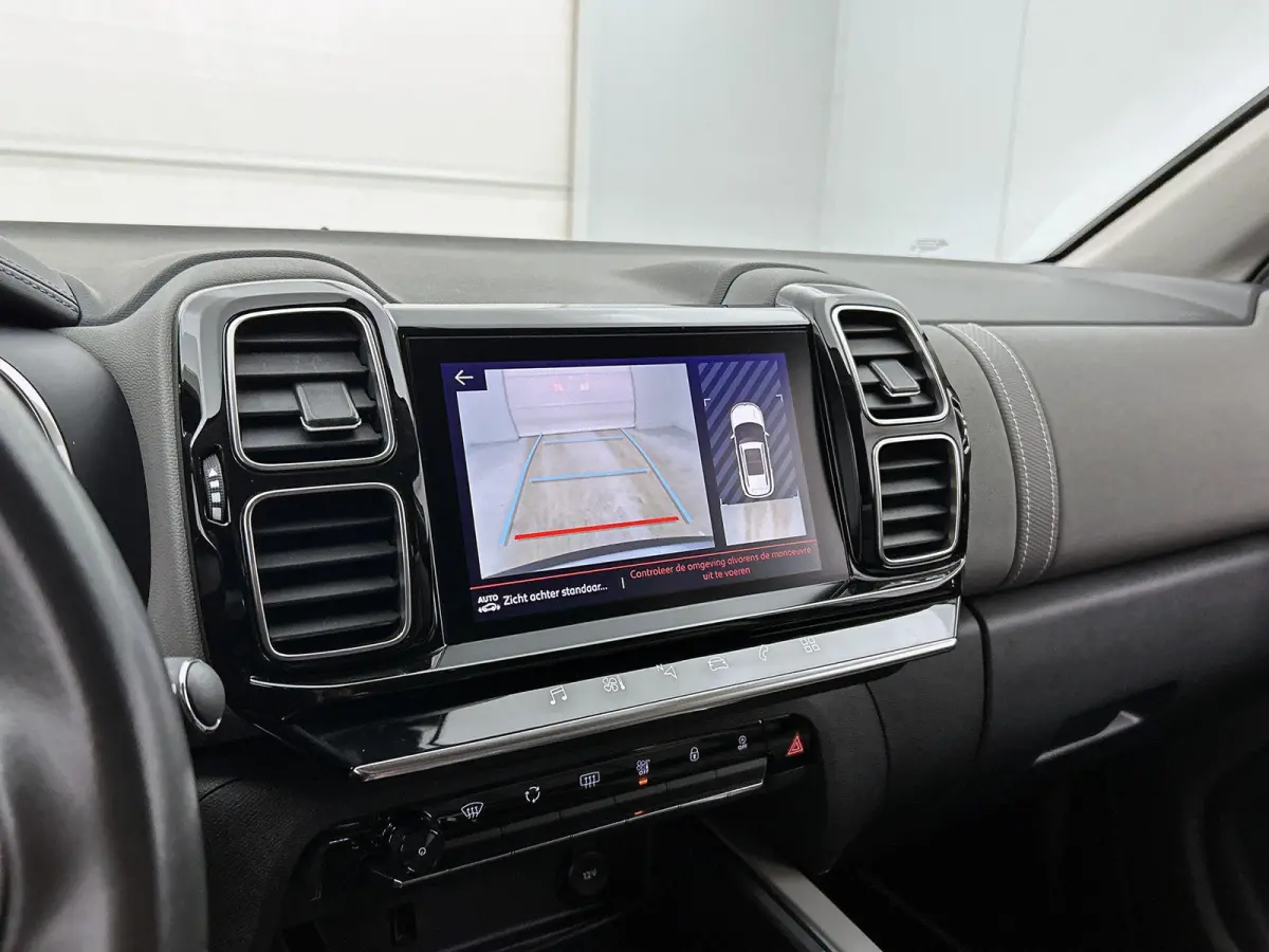 SUV Business Plus 130pk Automaat | Navigatie | Achteruitrijcamera | Climate Control | Adaptieve Cruise Control | Half lederen comfortstoelen | Led koplampen | Parkeersensoren v+a | Keyless |