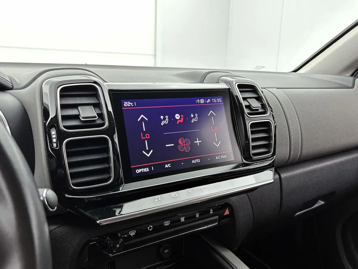 SUV Business Plus 130pk Automaat | Navigatie | Achteruitrijcamera | Climate Control | Adaptieve Cruise Control | Half lederen comfortstoelen | Led koplampen | Parkeersensoren v+a | Keyless |