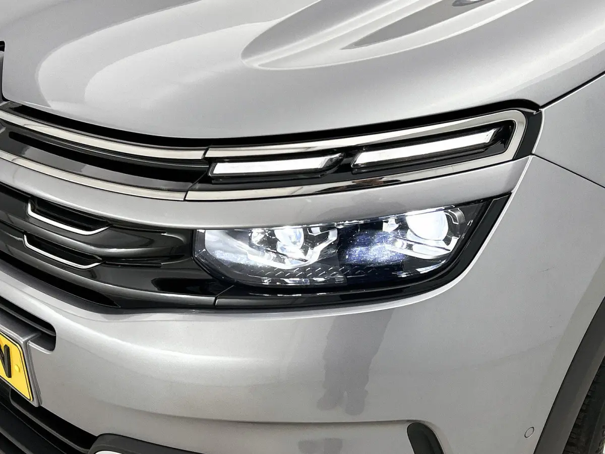 SUV Business Plus 130pk Automaat | Navigatie | Achteruitrijcamera | Climate Control | Adaptieve Cruise Control | Half lederen comfortstoelen | Led koplampen | Parkeersensoren v+a | Keyless |