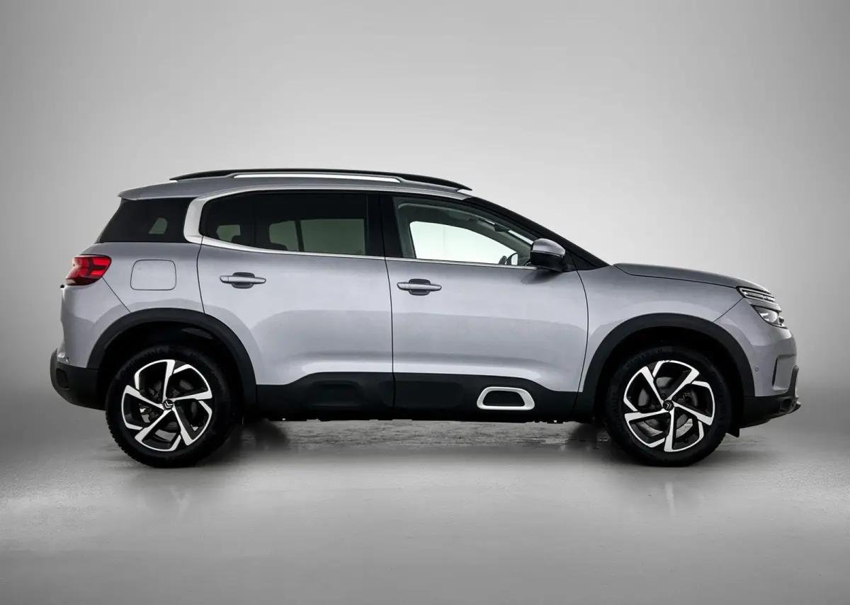 SUV Business Plus 130pk Automaat | Navigatie | Achteruitrijcamera | Climate Control | Adaptieve Cruise Control | Half lederen comfortstoelen | Led koplampen | Parkeersensoren v+a | Keyless |