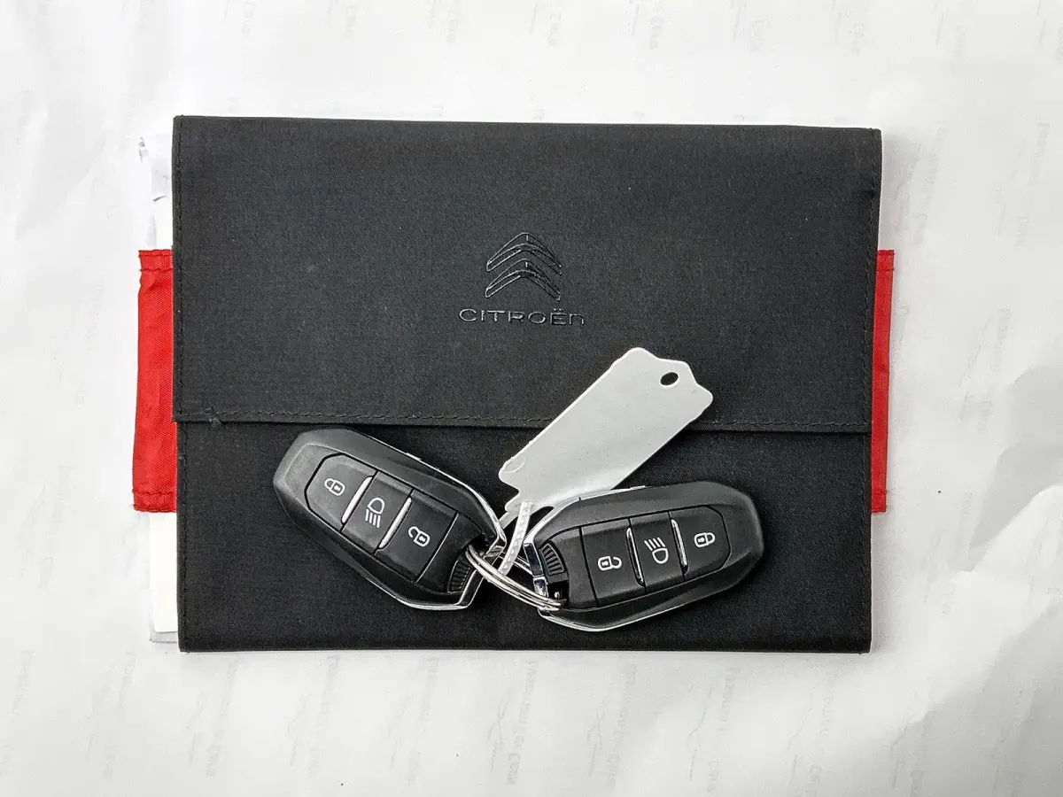 SUV Business Plus 130pk Automaat | Navigatie | Achteruitrijcamera | Climate Control | Adaptieve Cruise Control | Half lederen comfortstoelen | Led koplampen | Parkeersensoren v+a | Keyless |