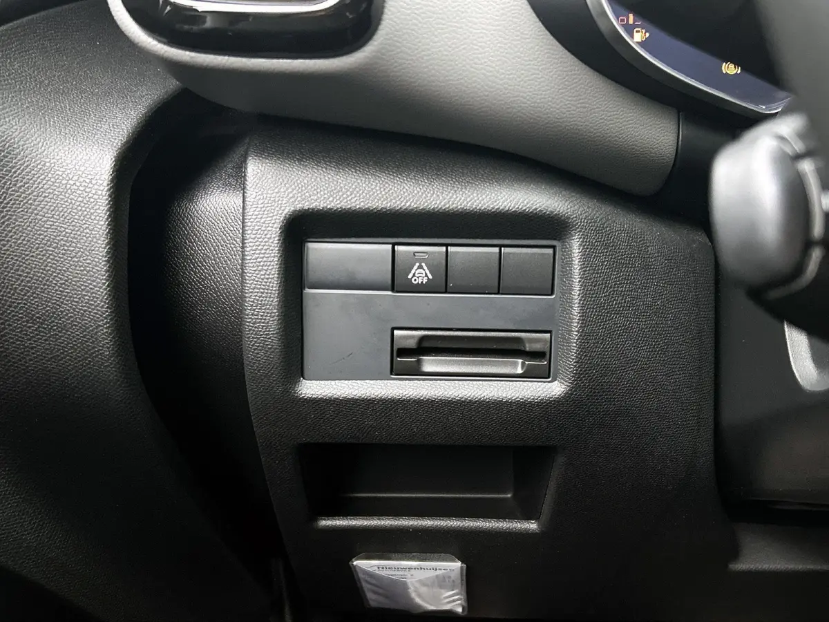 SUV Business Plus 130pk Automaat | Navigatie | Achteruitrijcamera | Climate Control | Adaptieve Cruise Control | Half lederen comfortstoelen | Led koplampen | Parkeersensoren v+a | Keyless |