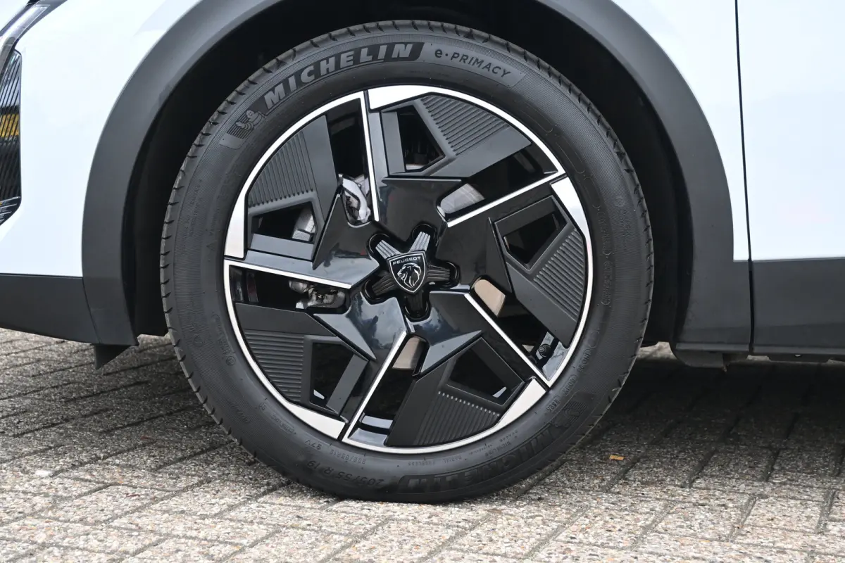 1.2 Hybrid 145 e-DCS6 GT | Adaptive Cruise | 360 Camera | Elektr. Achterklep | Sfeerverlichting | Navigatie | !!