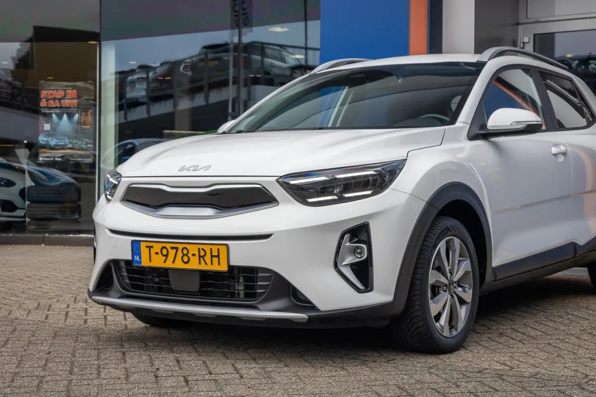 1.0 T-GDi MHEV DynamicPlusLine | Camera | Apple Carplay/Android Auto | Keyless entry/start | Navi | Parkeersensoren | Dealer oh! | Achteruitrijcamera | Apple Carplay/Android Auto|telefoonint