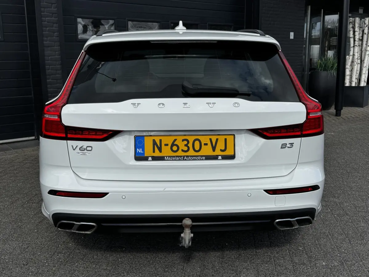 2.0 B3 163PK Momentum R-Design | Camera | Trekhaak | Stoel & Stuur verw. | €22.900,- incl. BTW