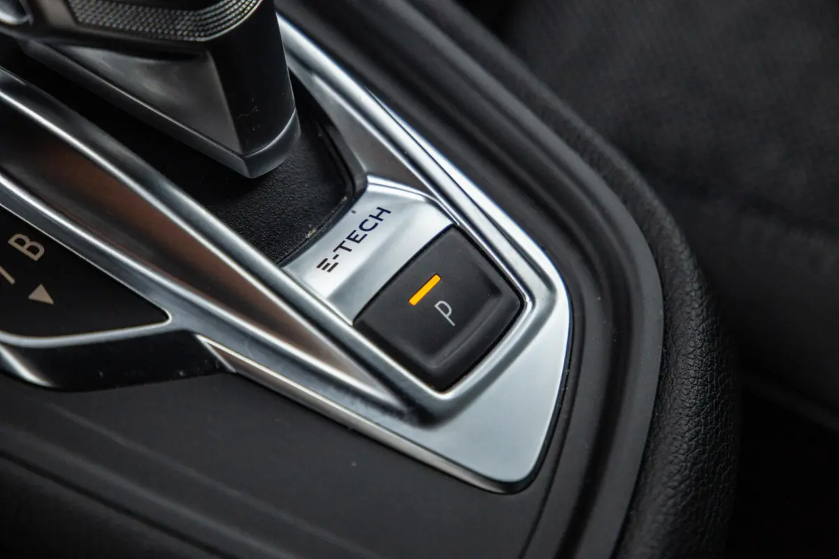 1.6 E-Tech plug-in hybrid 160 iconic BLACK LINE / CRUISE CONTROLE / NAVI / CARPLAY