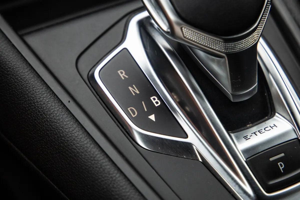 1.6 E-Tech plug-in hybrid 160 iconic BLACK LINE / CRUISE CONTROLE / NAVI / CARPLAY