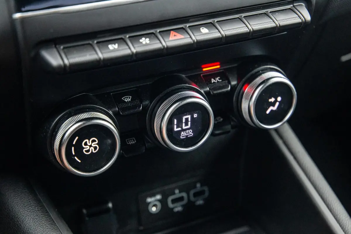 1.6 E-Tech plug-in hybrid 160 iconic BLACK LINE / CRUISE CONTROLE / NAVI / CARPLAY