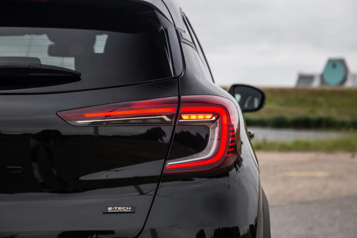 1.6 E-Tech plug-in hybrid 160 iconic BLACK LINE / CRUISE CONTROLE / NAVI / CARPLAY