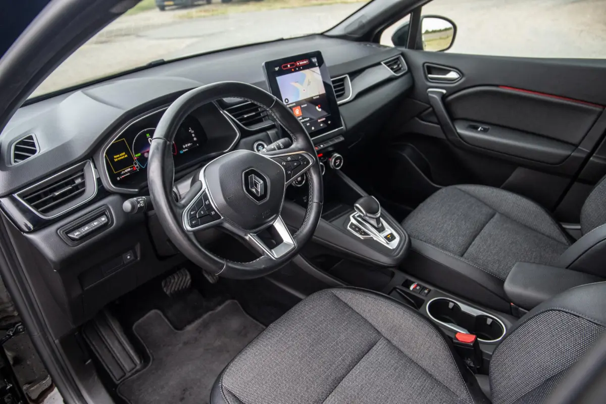 1.6 E-Tech plug-in hybrid 160 iconic BLACK LINE / CRUISE CONTROLE / NAVI / CARPLAY