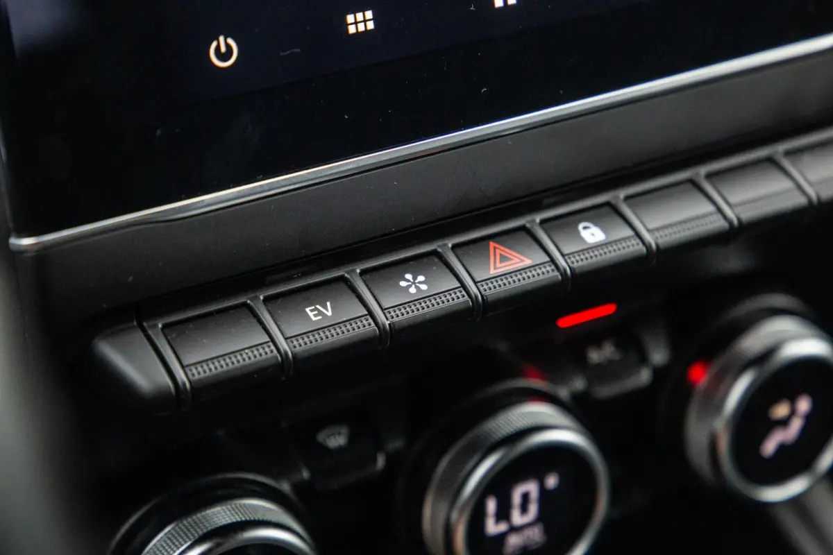 1.6 E-Tech plug-in hybrid 160 iconic BLACK LINE / CRUISE CONTROLE / NAVI / CARPLAY