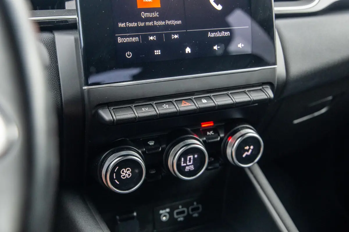1.6 E-Tech plug-in hybrid 160 iconic BLACK LINE / CRUISE CONTROLE / NAVI / CARPLAY