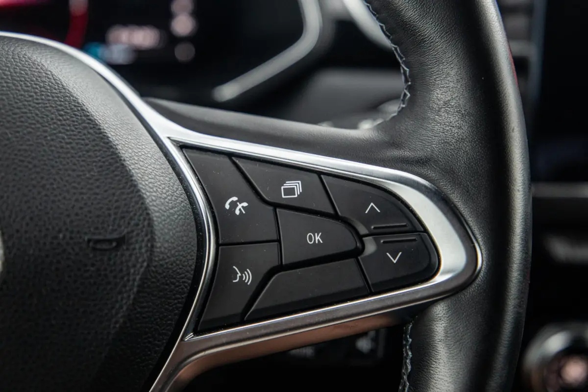 1.6 E-Tech plug-in hybrid 160 iconic BLACK LINE / CRUISE CONTROLE / NAVI / CARPLAY