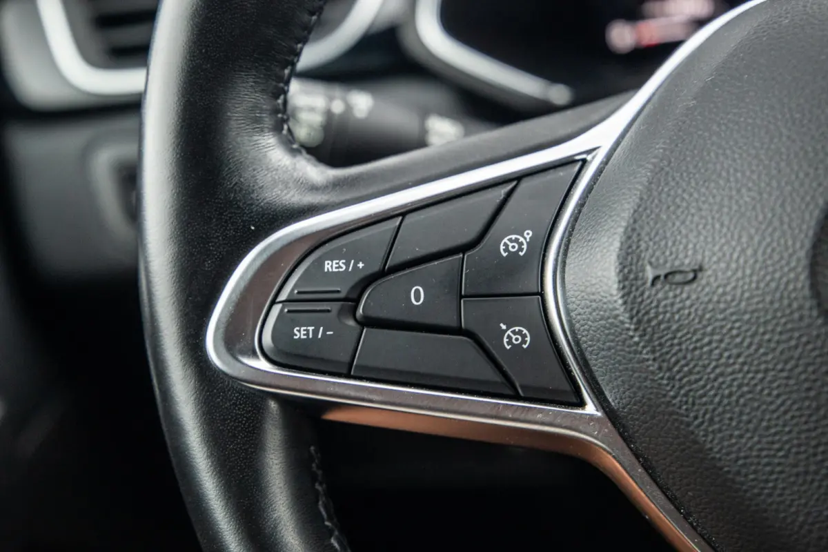 1.6 E-Tech plug-in hybrid 160 iconic BLACK LINE / CRUISE CONTROLE / NAVI / CARPLAY