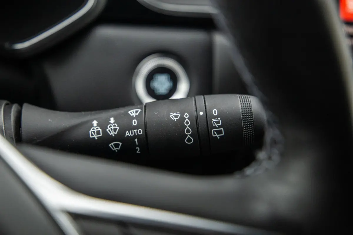 1.6 E-Tech plug-in hybrid 160 iconic BLACK LINE / CRUISE CONTROLE / NAVI / CARPLAY