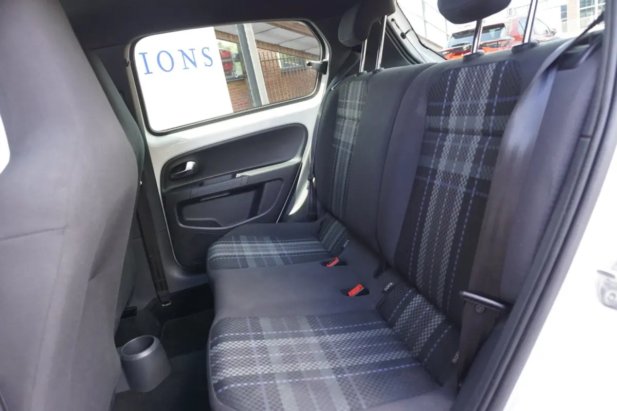 Up! 1.0 BMT high up! / Nieuwe APK / Airco / Stoel verw / Bluetooth / Radio