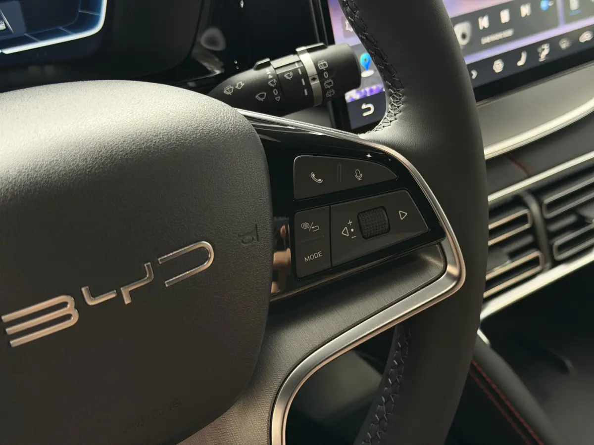 1.5 T DM-i AWD 324PK DESIGN BRUIN LEER Pano Dak Head‑Up 360° Camera Stoel‑/Stuurverwarming Stoelventilatie Infinity Audio 6 JAAR GARANTIE phev