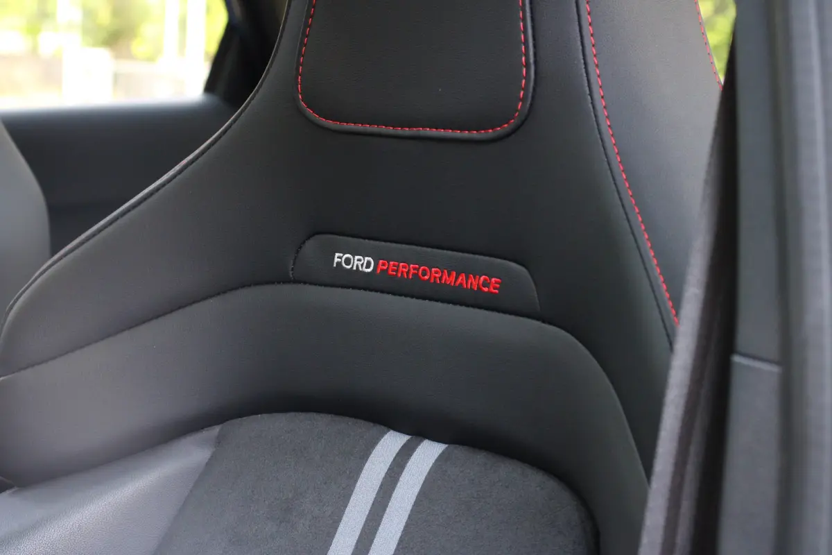 1.0EB ST-X | NL-AUTO! | 1E EIGENAAR! | PERFORMANCE PACK | WINTERPACK | ADAPTIVE CRUISE | PANODAK | 360° CAMERA | LANE ASSIST | DEALER OH! | FORD PERFORMANCE STOELEN