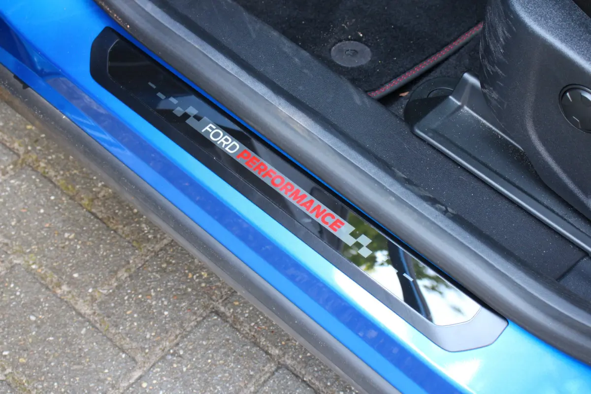 1.0EB ST-X | NL-AUTO! | 1E EIGENAAR! | PERFORMANCE PACK | WINTERPACK | ADAPTIVE CRUISE | PANODAK | 360° CAMERA | LANE ASSIST | DEALER OH! | FORD PERFORMANCE STOELEN